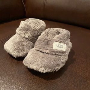 Uggs baby newborn slippers gray size 0-3